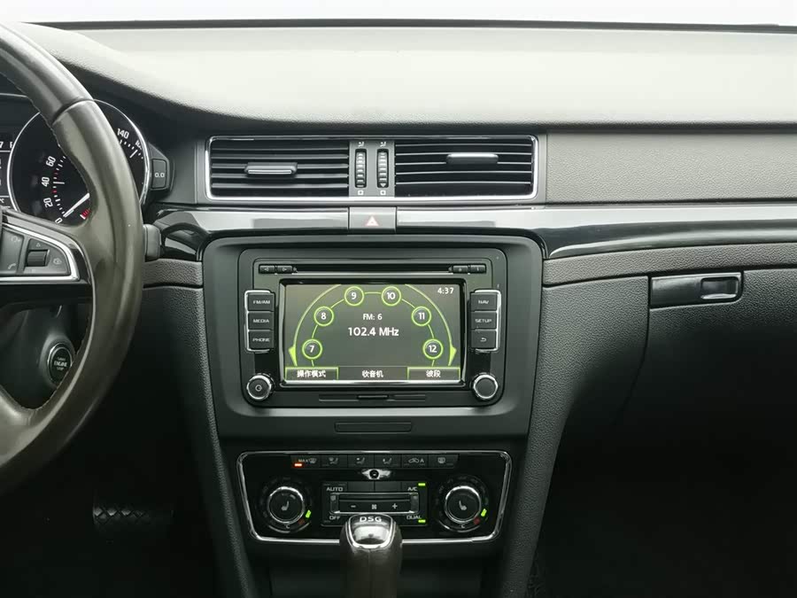Skoda Superb Combi 2014 immagine di auto #13