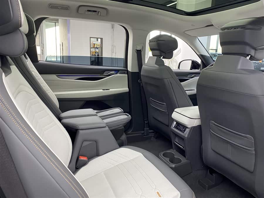 Ford Edge 2023 car image #13