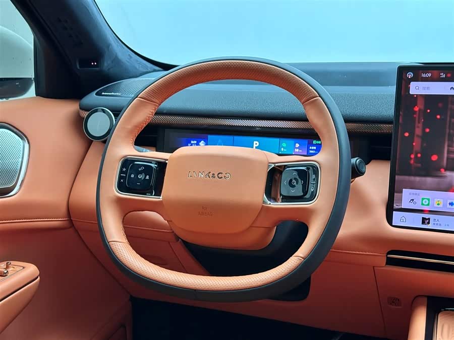 Lynk & Co 900 2025 car image #13