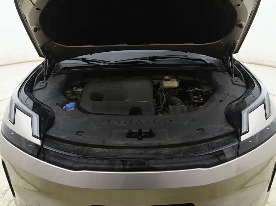 Lynk & Co 08 EM-P 2024 car image #13