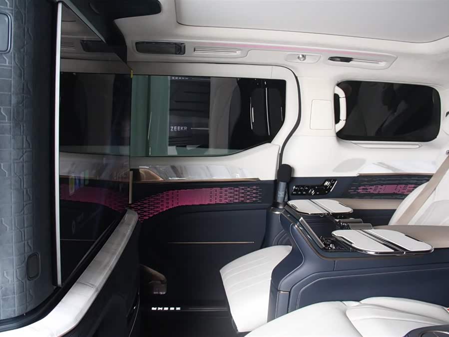 极氪 极氪009 2025 汽车图片 #13