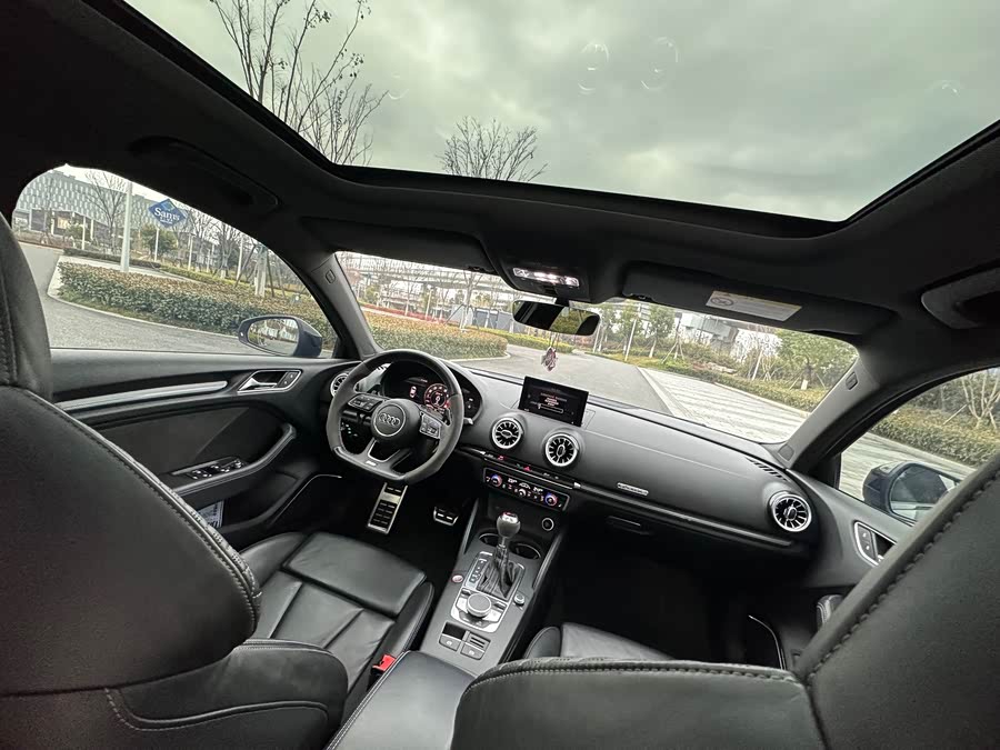 Audi RS 3 2018 immagine di auto #13