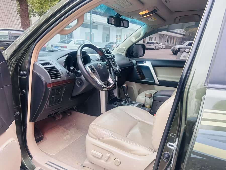 Toyota Land Cruiser Prado 2010 immagine di auto #13