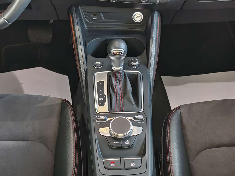 Audi Q2L 2024 صورة سيارة #13