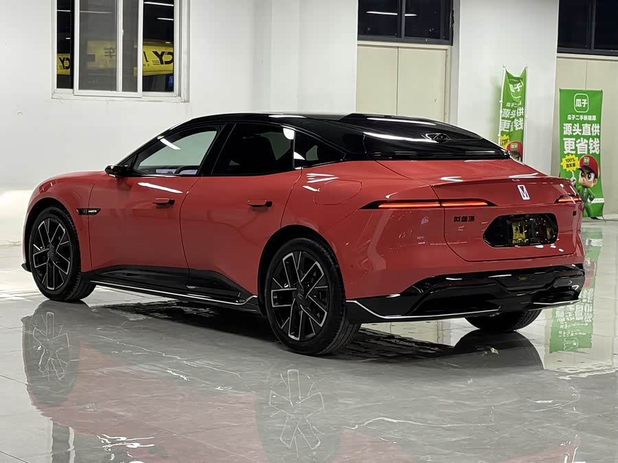 Avatr 06 2025 car image #13