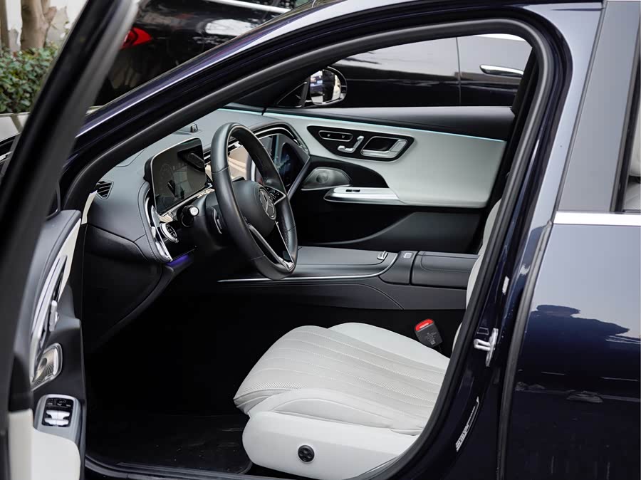 Mercedes-Benz E Class 2023 car image #13