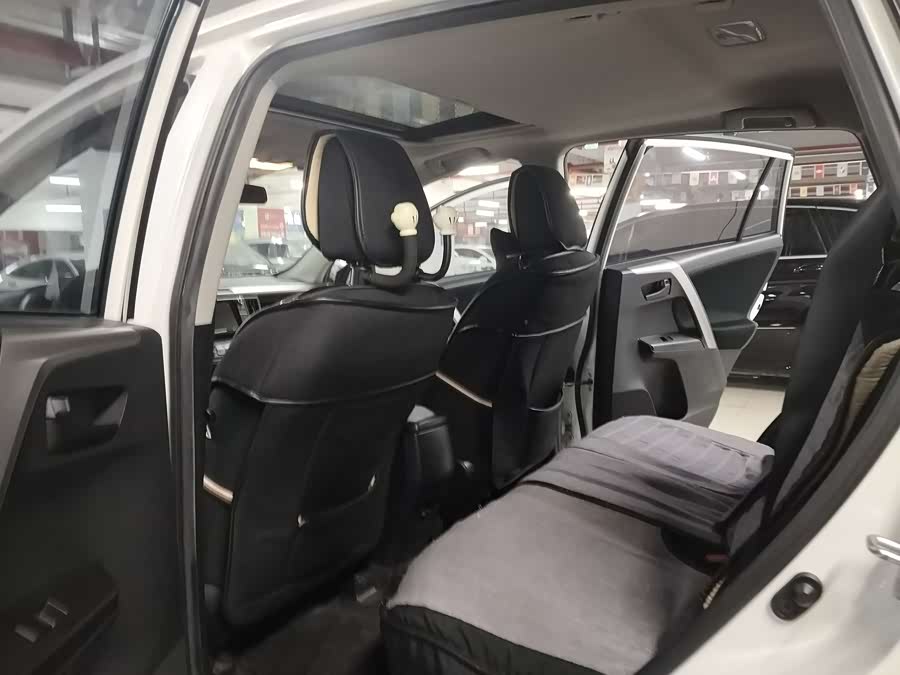 Toyota RAV4 2017 #13 Toyota RAV4 2017 car image #13