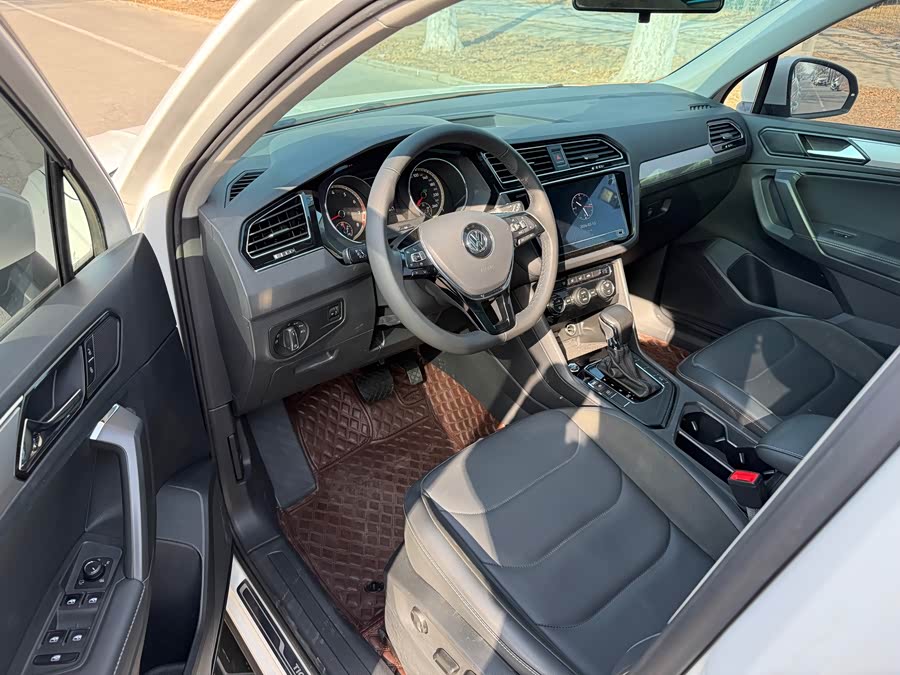 Volkswagen Tiguan L 2021 car image #13