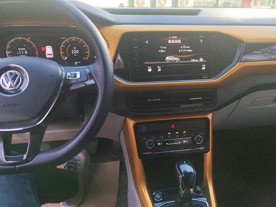 Volkswagen T-Cross 2019 car image #13