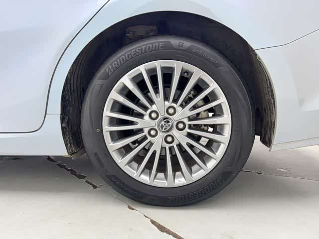 Toyota Camry 2024 immagine di auto #13