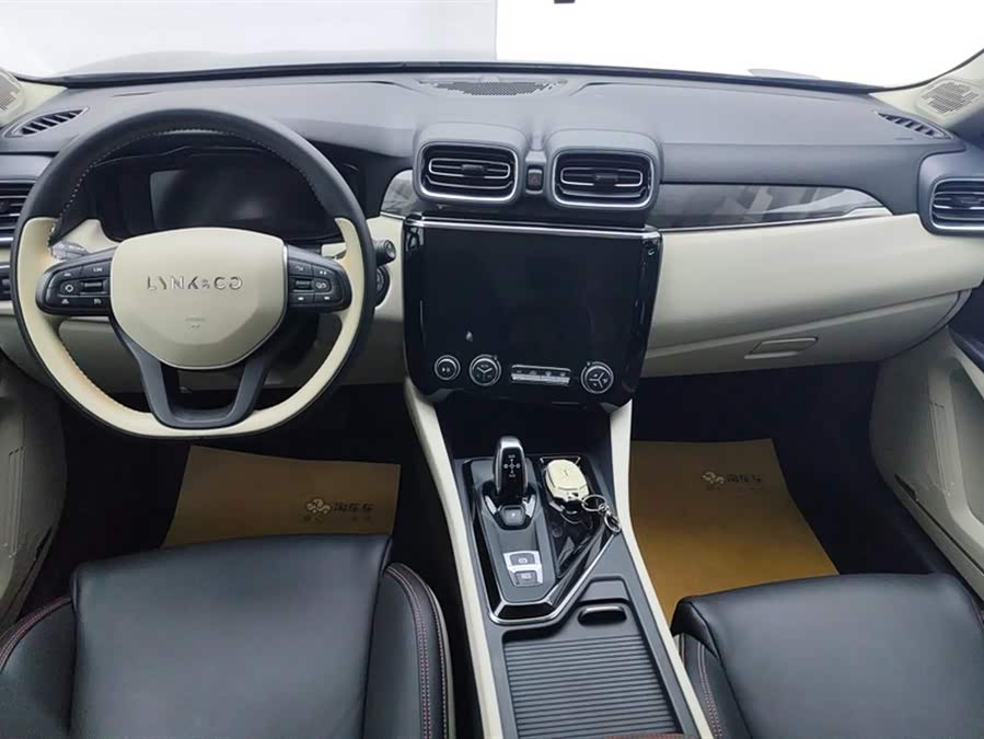 Lynk & Co 02 2019 car image #13