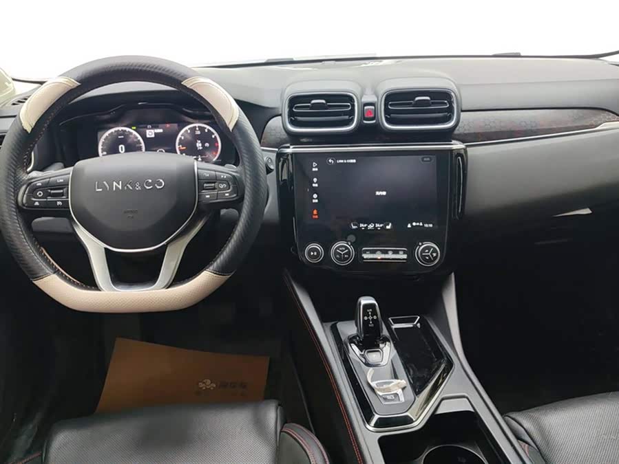 Lynk & Co 02 2020 car image #13