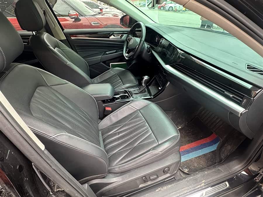 Volkswagen Passat 2022 immagine di auto #13