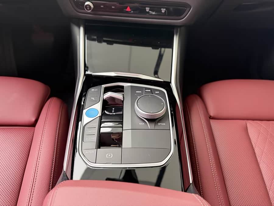 BMW i3 2024 car image #13