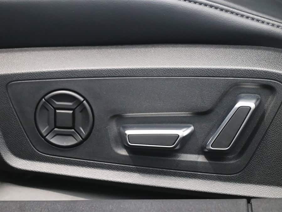 Audi A6L 2025 car image #13