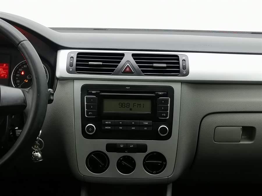 Volkswagen Bora 2011 immagine di auto #13