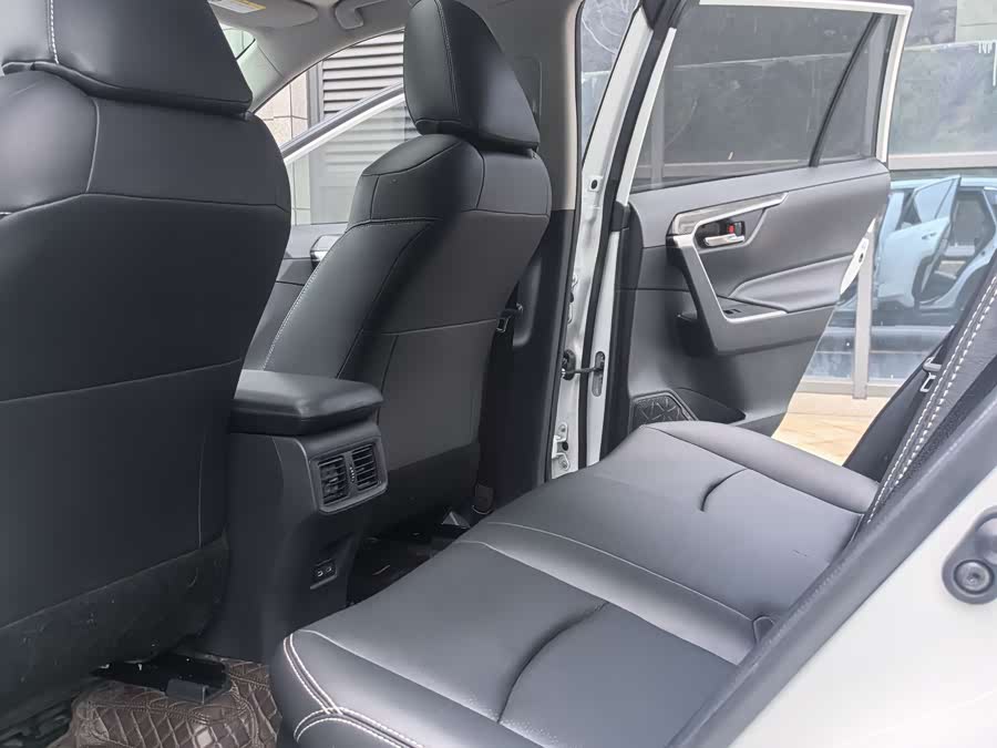 Toyota RAV4 Hybird E+ 2021 immagine di auto #13