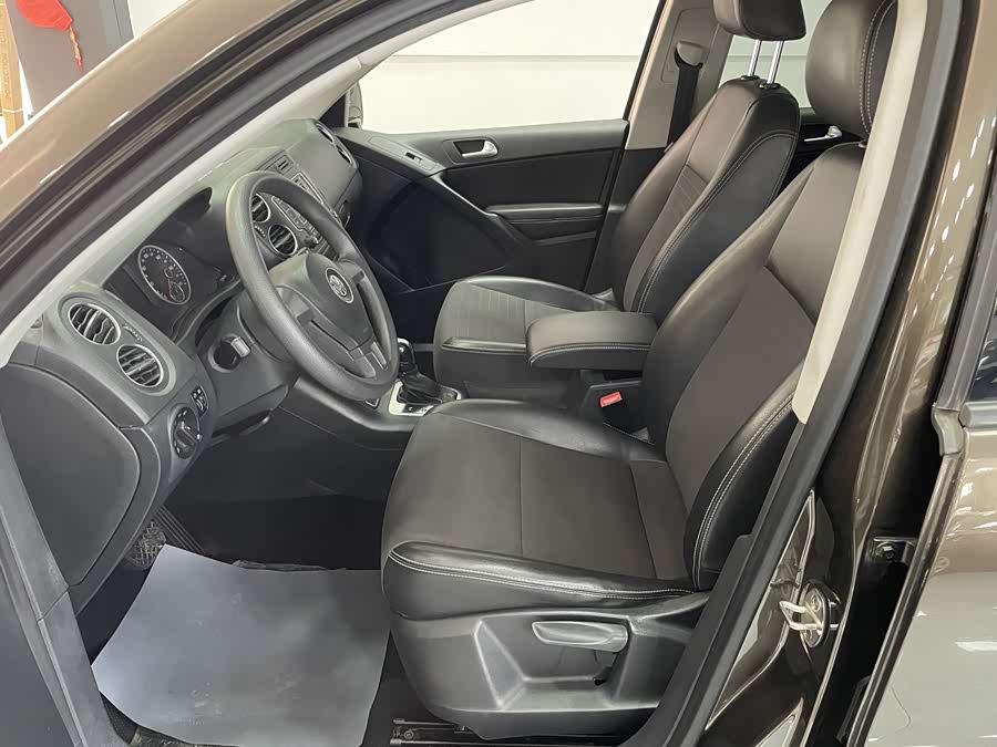 Volkswagen Tiguan 2017 car image #13