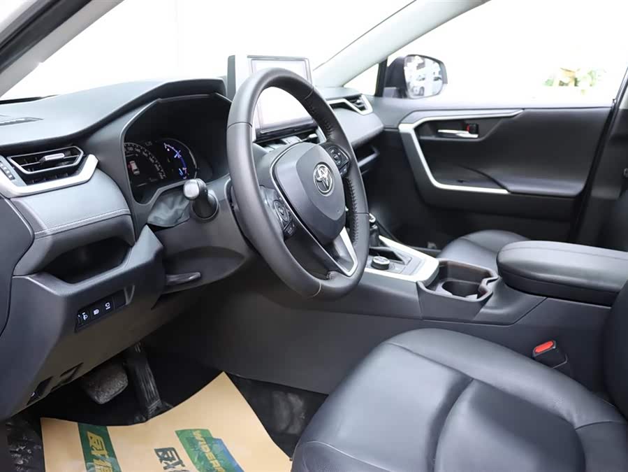 Toyota RAV4 2020 car image #13
