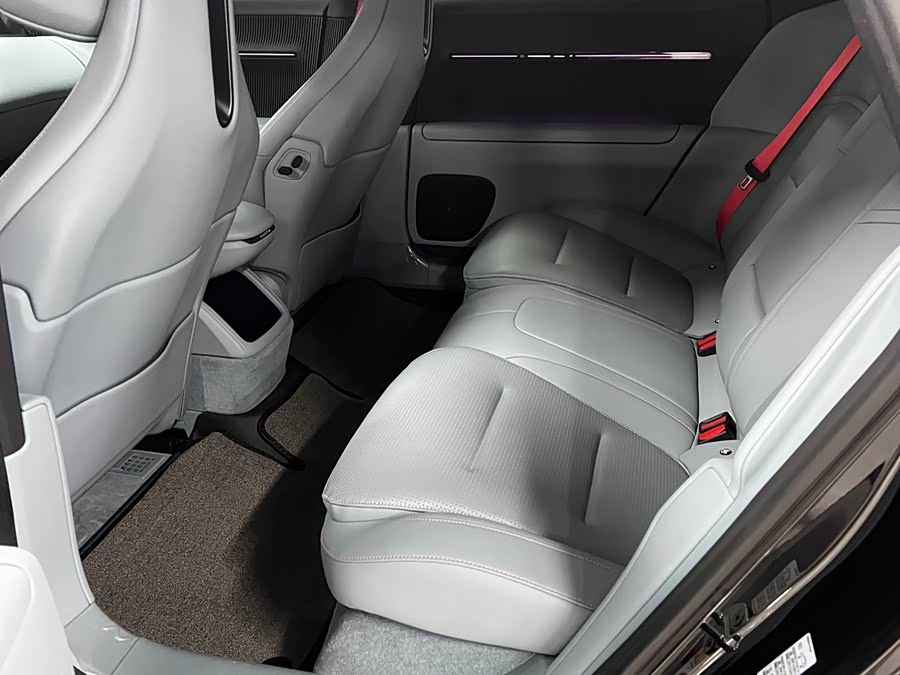 Avatr 12 2024 car image #13