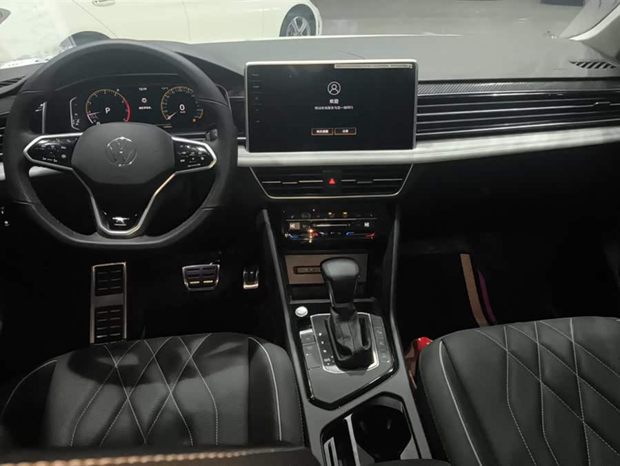 Volkswagen Tiguan L 2022 car image #13