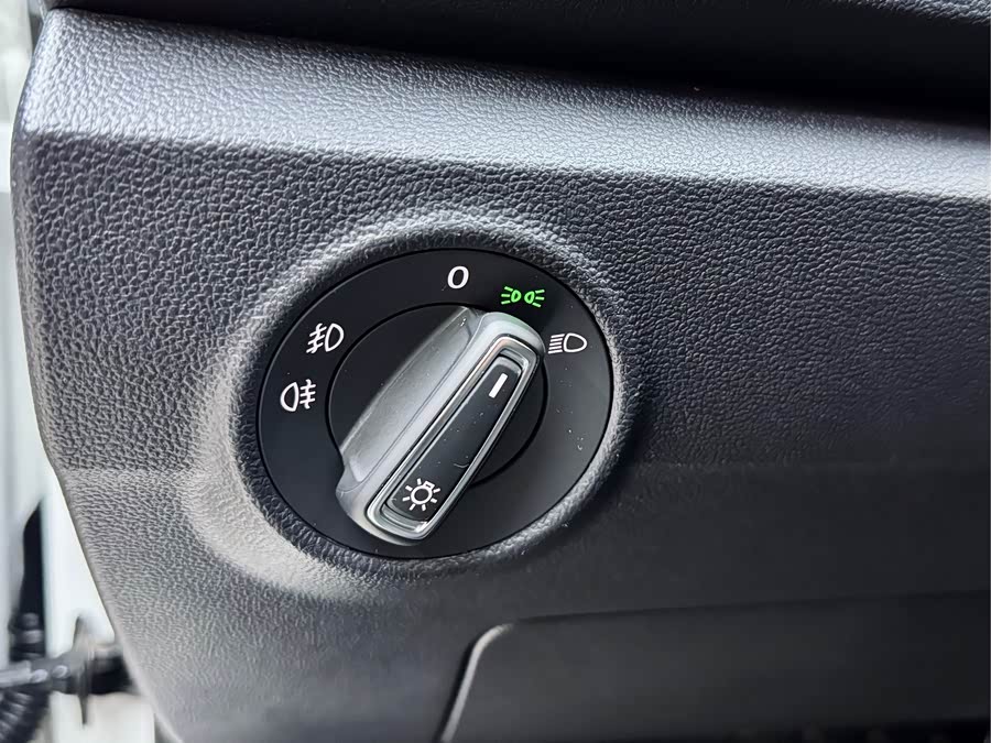 Volkswagen T-Roc 2021 car image #13