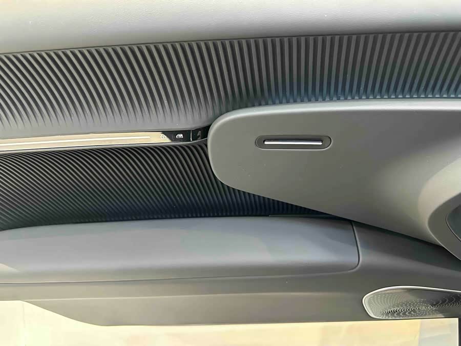 Avatr 12 2024 car image #13