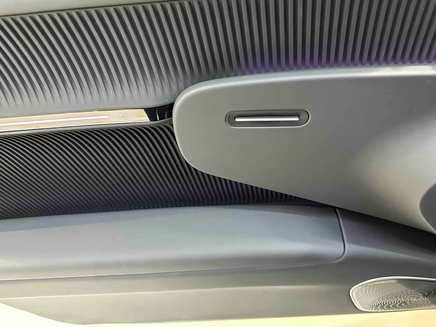 Avatr 12 2024 car image #13