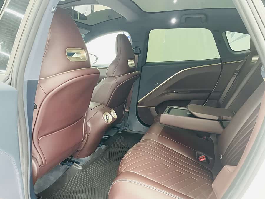 Avatr 11 2023 car image #13