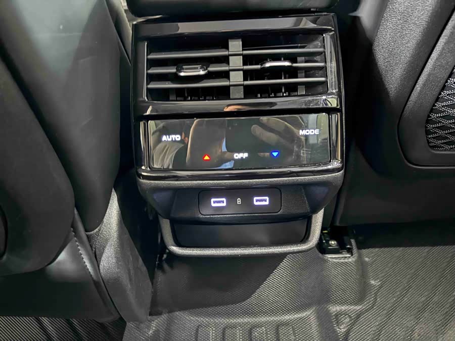 GEELY Monjaro 2023 immagine di auto #13