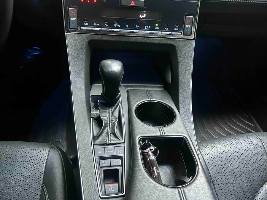 Toyota Avalon 2021 #13 Toyota Avalon 2021 car image #13