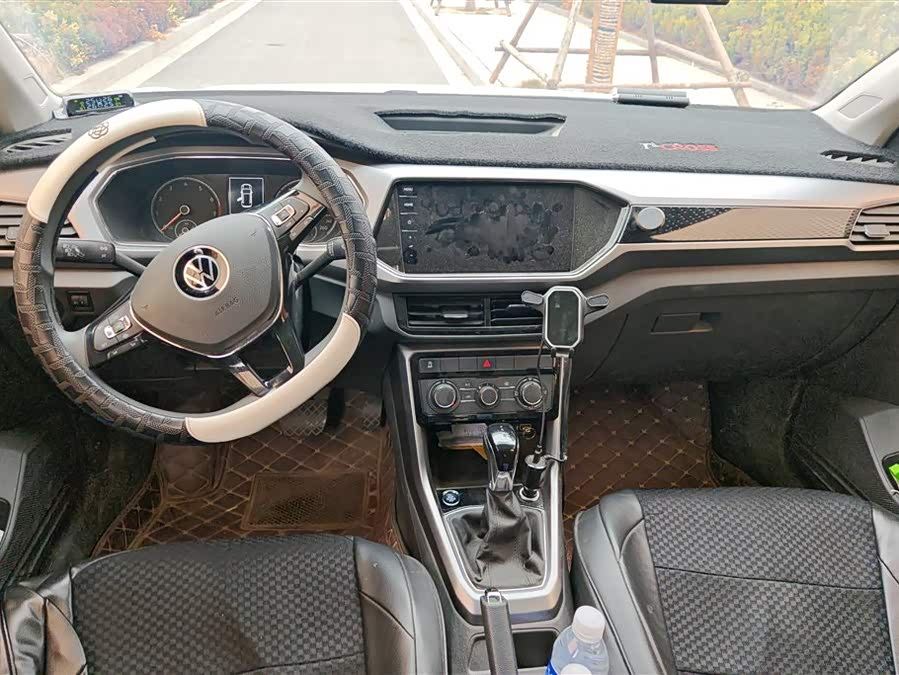 Volkswagen T-Cross 2021 car image #13