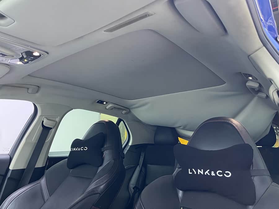 Lynk & Co 02 2018 #13 Lynk & Co 02 2018 car image #13