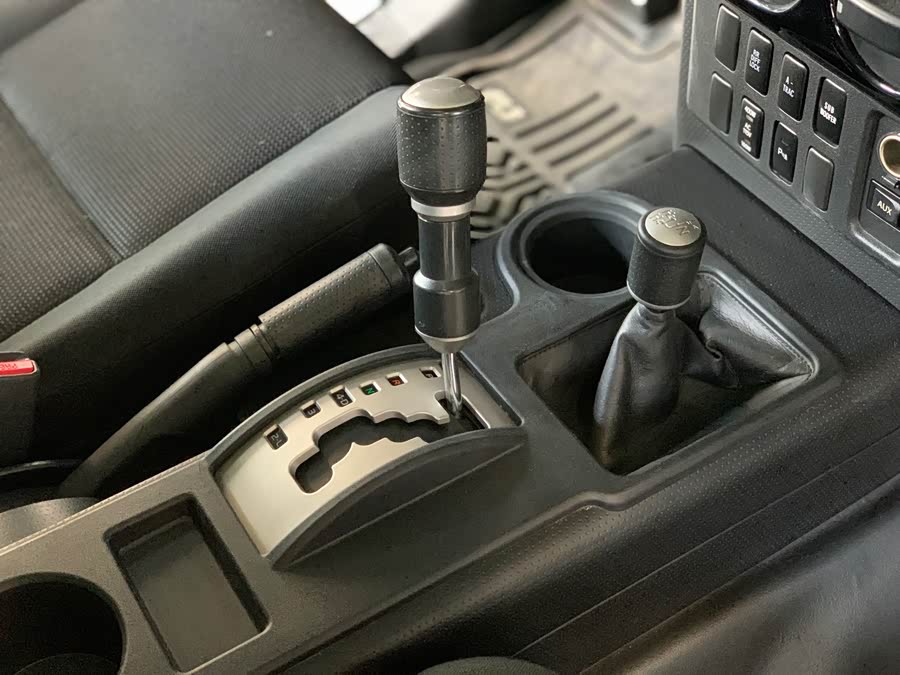 Toyota FJ Cruiser 2009 immagine di auto #13