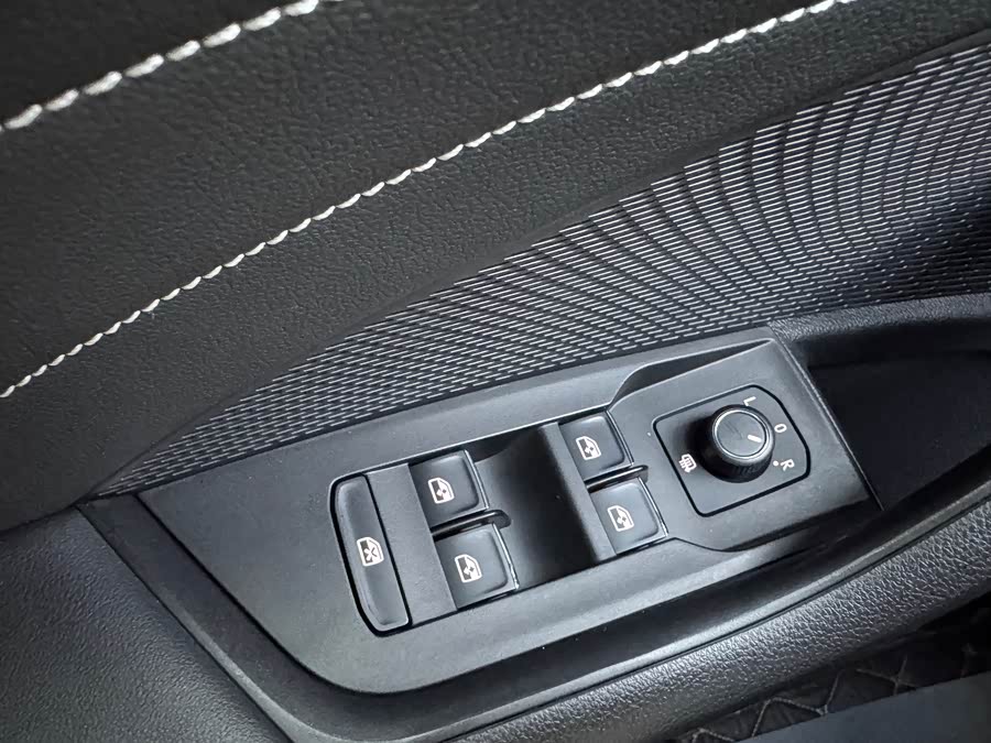 Skoda Octavia 2016 car image #13