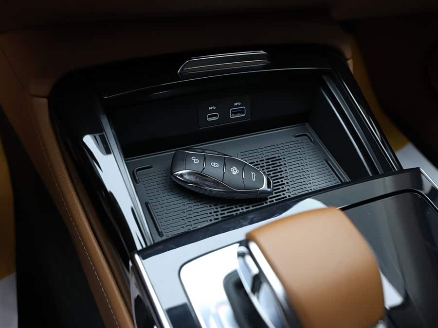 HongQi H9 2025 car image #13