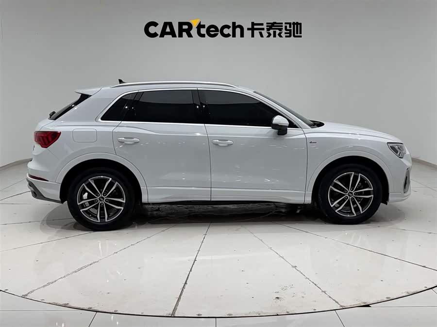 Audi Q3 2022 car image #13