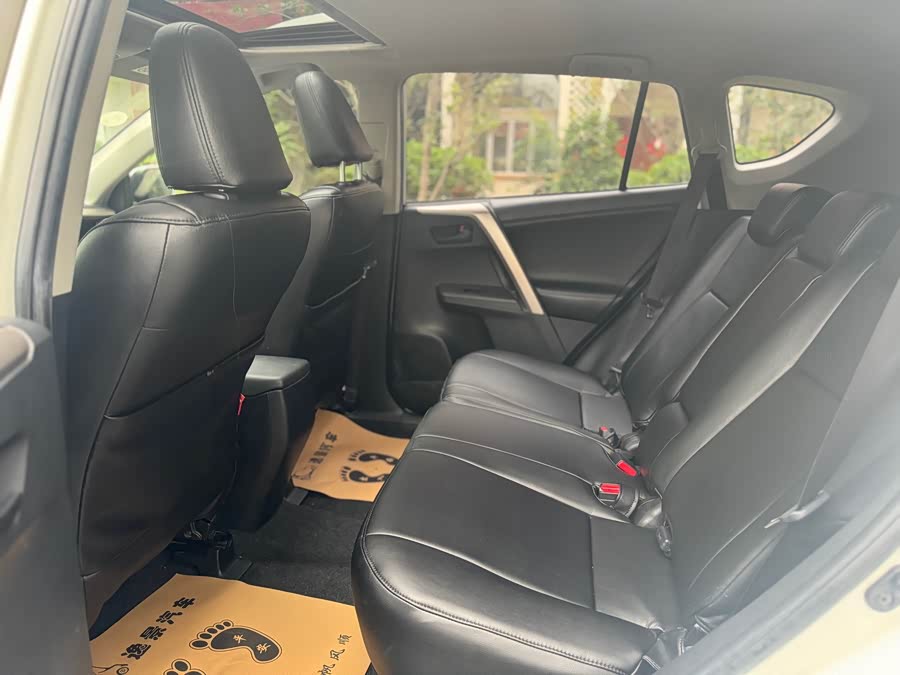 Toyota RAV4 2015 car image #13