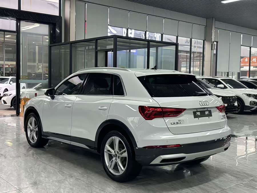 Audi Q3 2021 car image #13