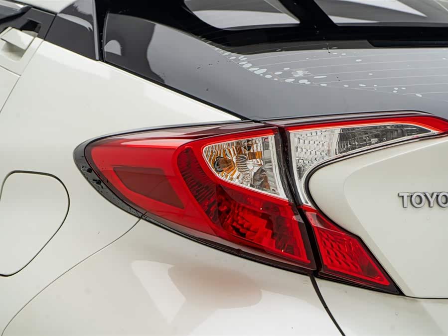 Toyota C-HR 2021 car image #13