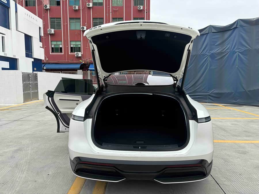 Avatr 06 2025 car image #13