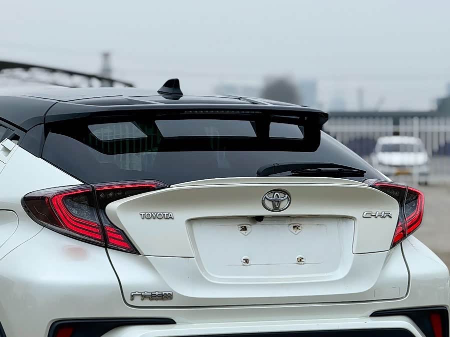 Toyota C-HR 2018 #13 Toyota C-HR 2018 car image #13