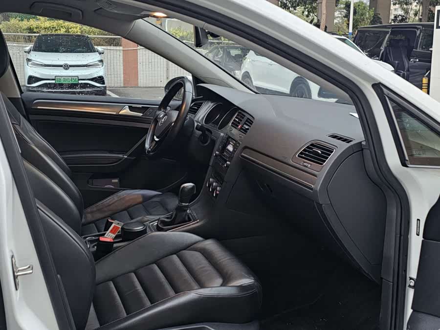 Volkswagen Golf 2016 car image #13