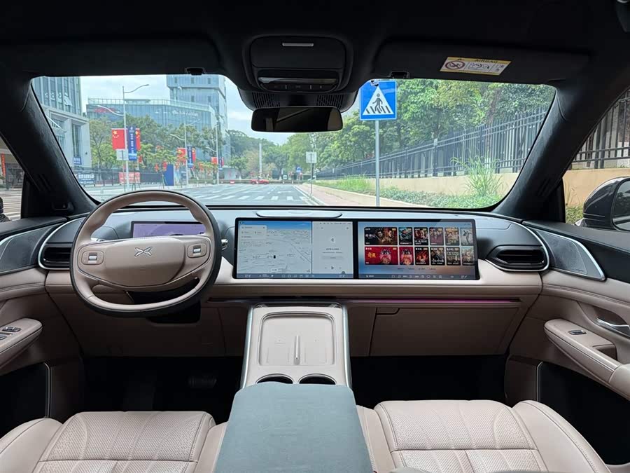 Xpeng G9 2025 صورة سيارة #13