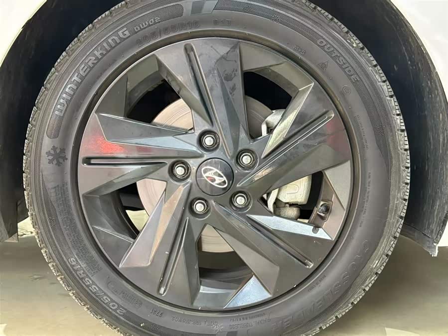 Hyundai Elantra 2021 immagine di auto #13