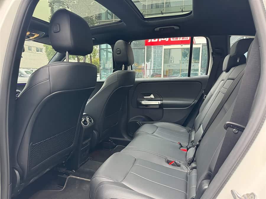 Mercedes-Benz GLB Class 2023 immagine di auto #13