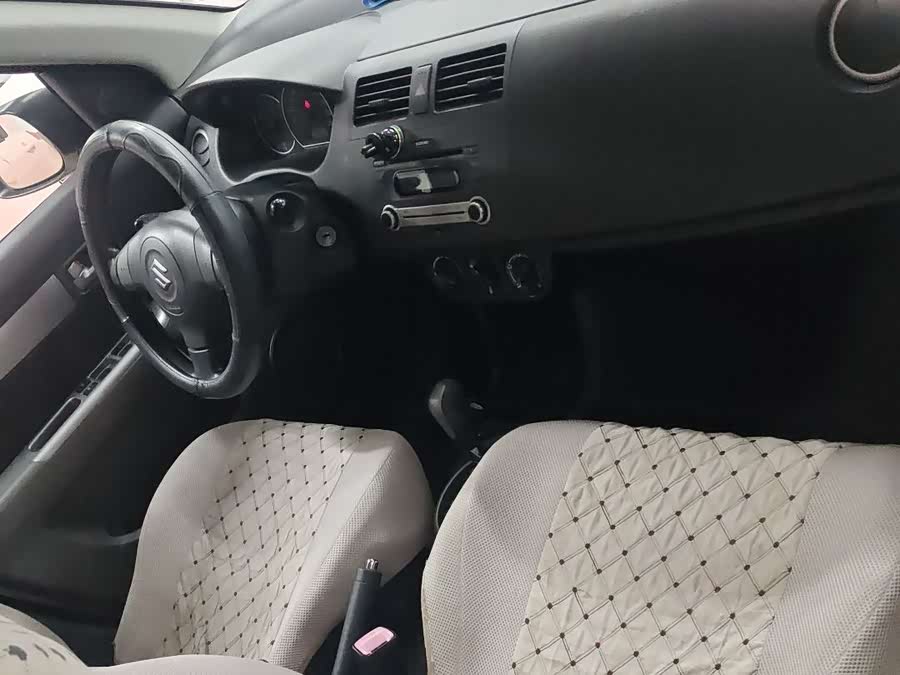 Suzuki Swift 2015 #13 Suzuki Swift 2015 car image #13