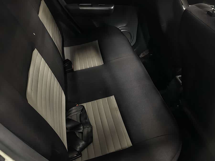 Suzuki Swift 2015 #13 Suzuki Swift 2015 car image #13