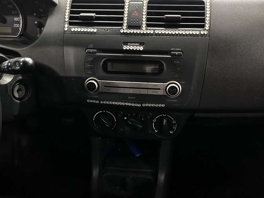 Suzuki Swift 2011 car image #13