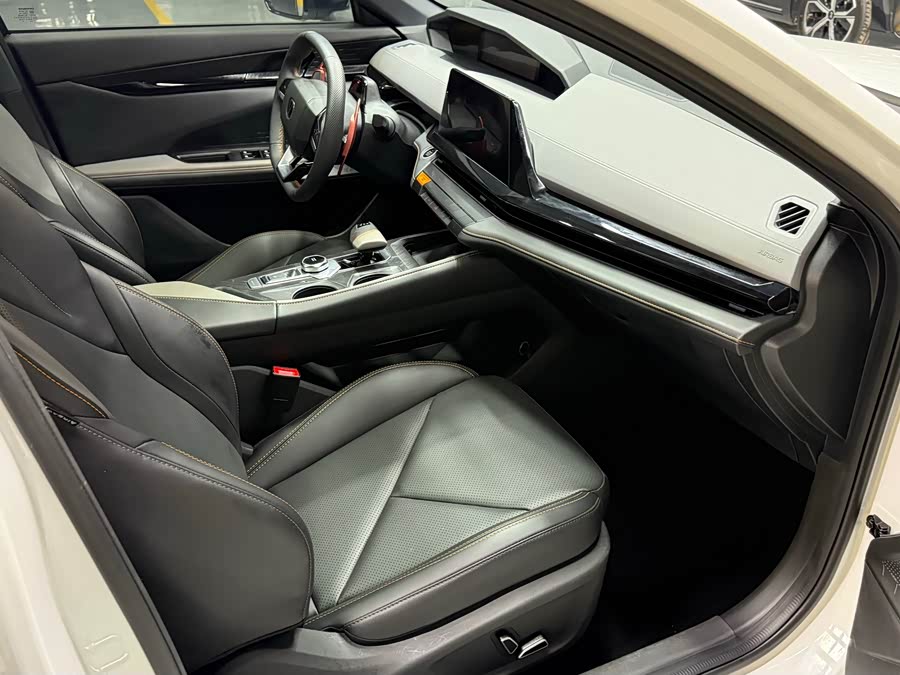 Changan UNI-V 2023 صورة سيارة #13